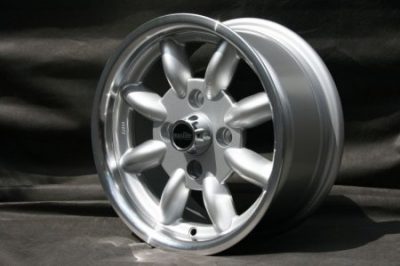 Vanne Opel Kadett B&C, Manta, Ascona A&B, GT, Olympia A, Rekord C jako: 4x100 koko: 5,5x13, ET: 18, KR: 57,1, Maxlite Minilite